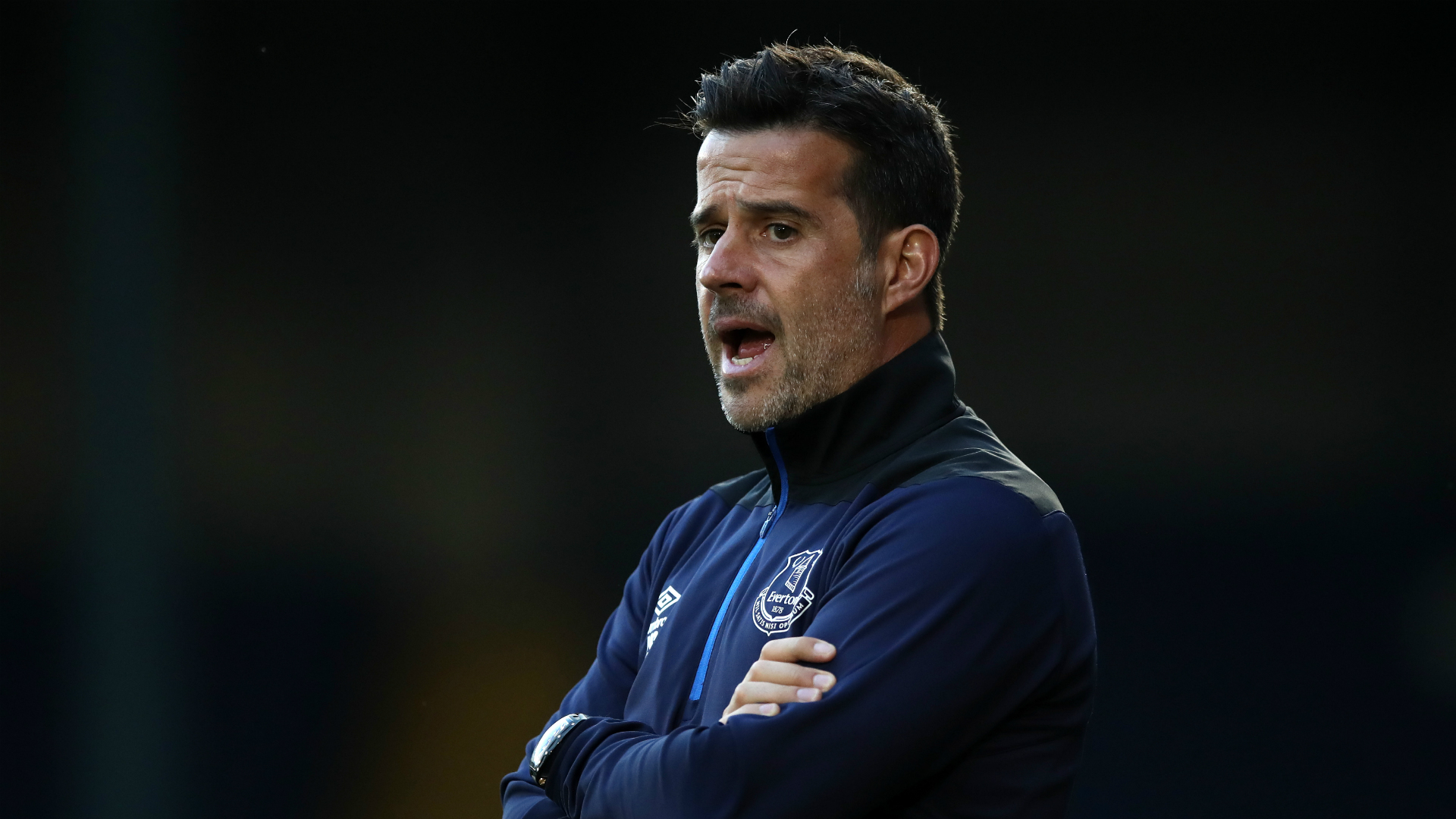 队共同努力 队共同努力